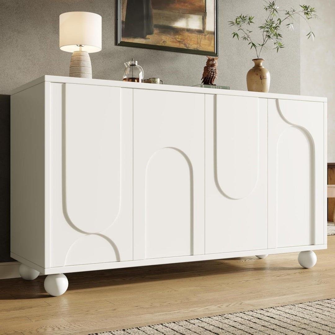 4 Tueren und Holzbeine an dem Sideboard