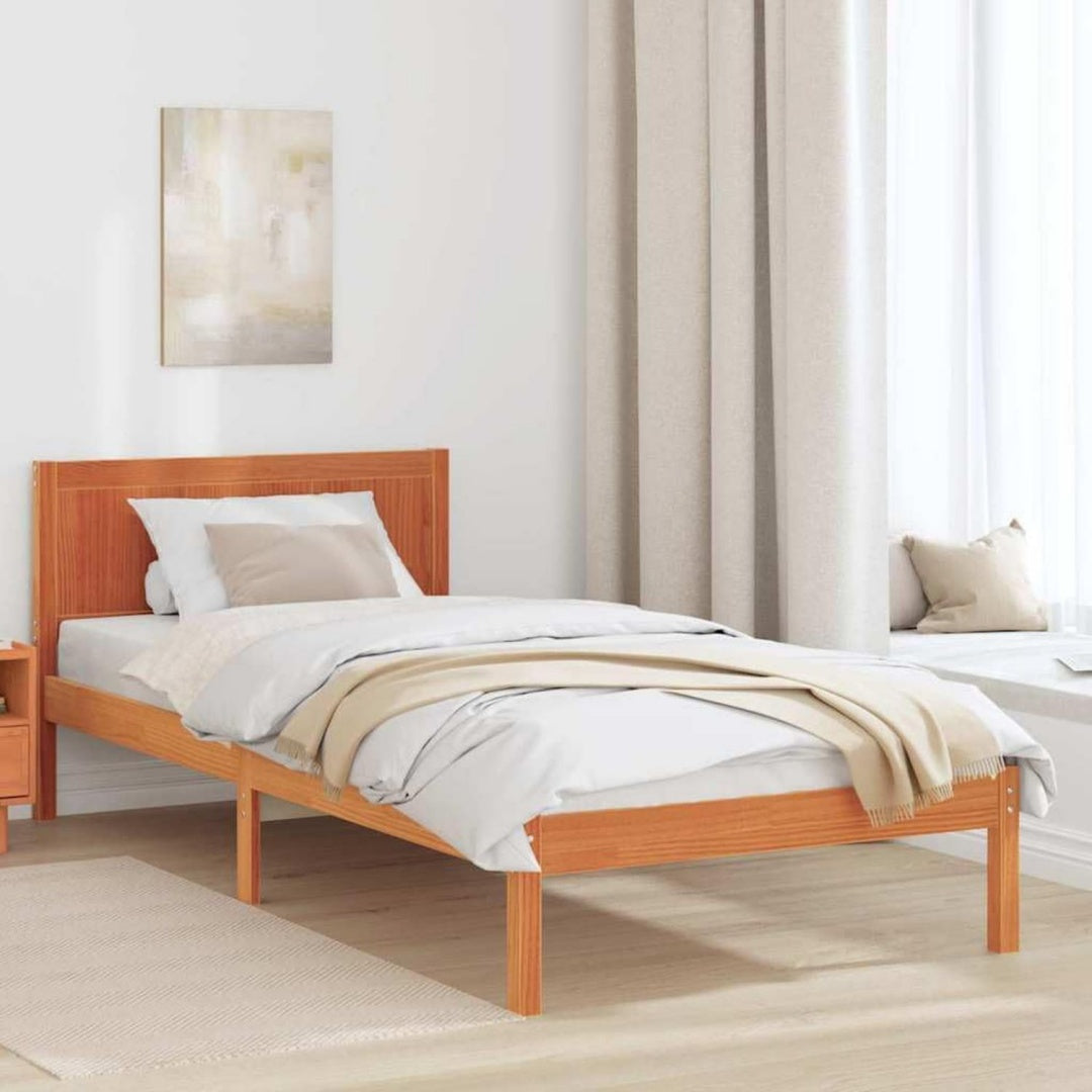 Bettgestell aus Massivholz und Kiefernholz in Naturbraun mit den Massen 90 x 190 cm