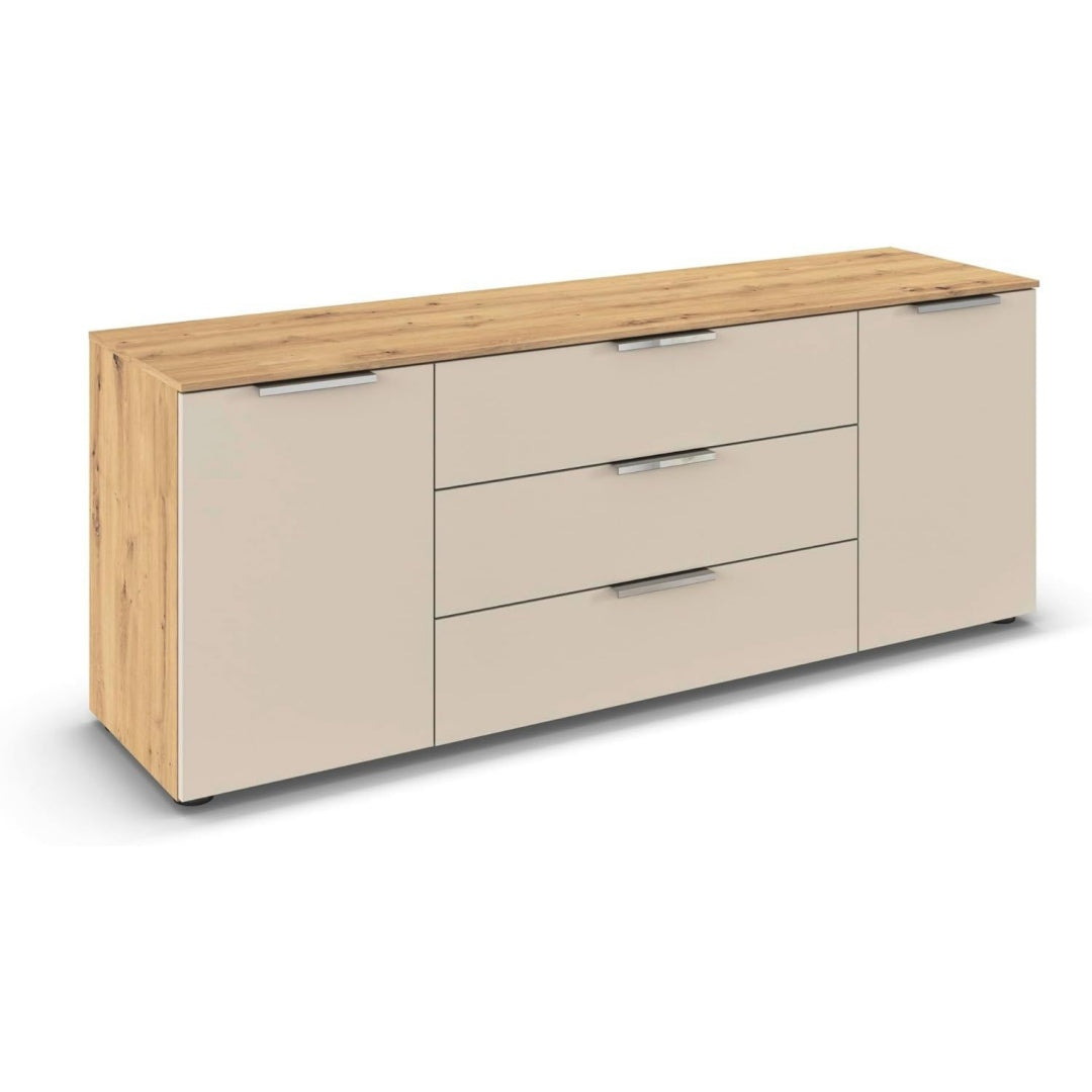 Sideboard aus Holzwerkstoff zeigt sanft schliessende Fronten