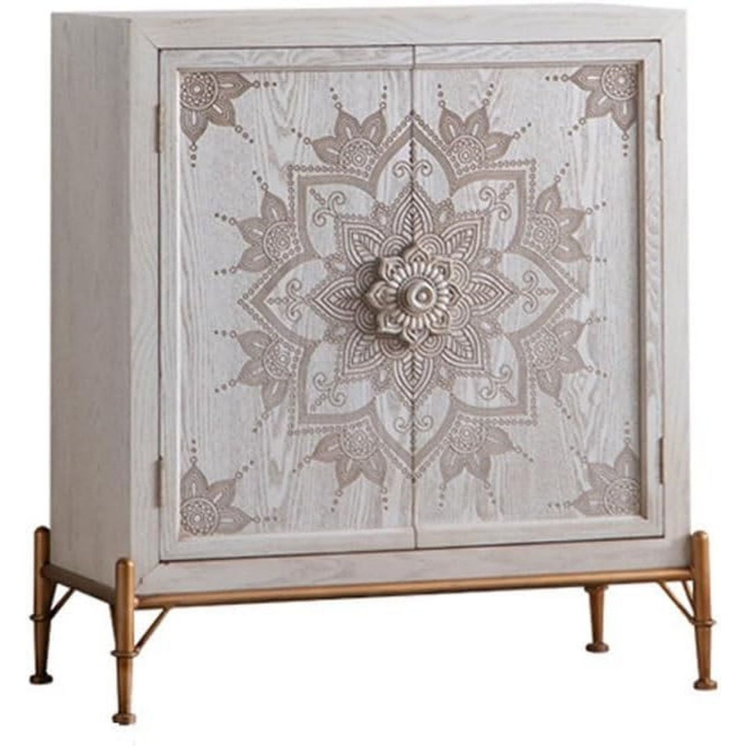 Grau gibt dem Sideboard einen farblichen Akzent