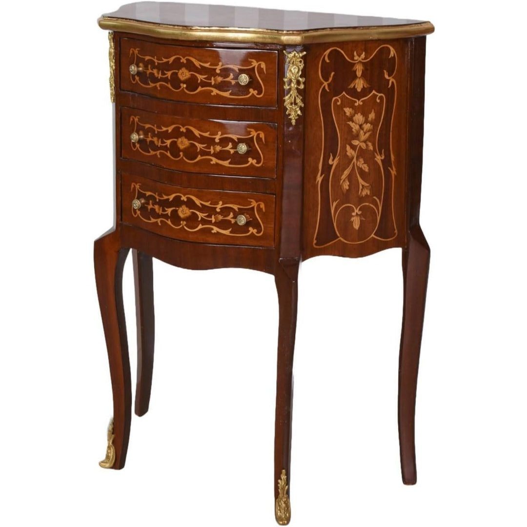 Das Sideboard nimmt mit 56 x 30 cm Gestalt an