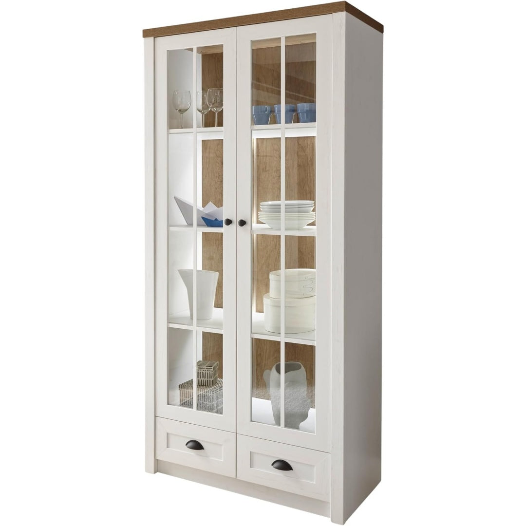Schubladen und Metallgriffe an der Vitrine
