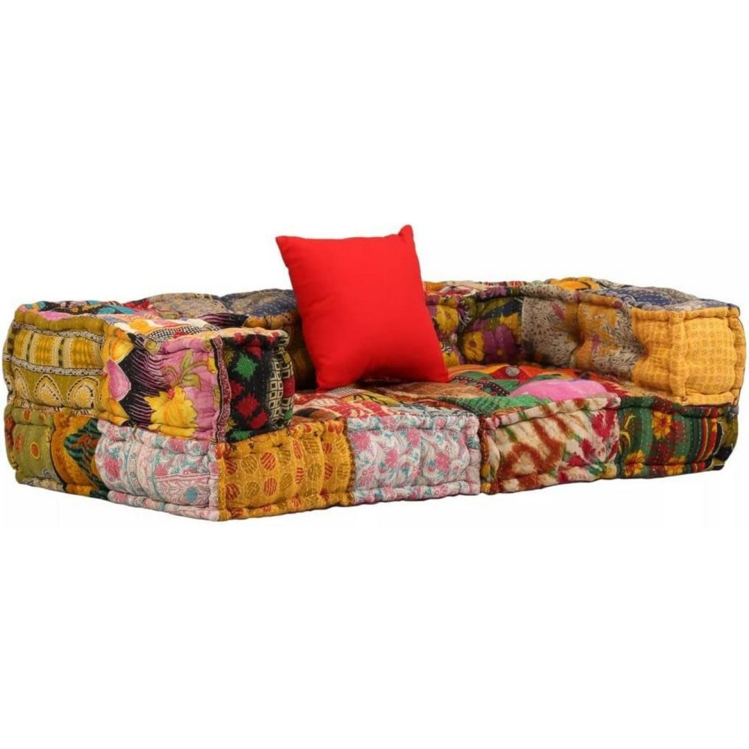 Das Sofa vereint Form und weiche Polster