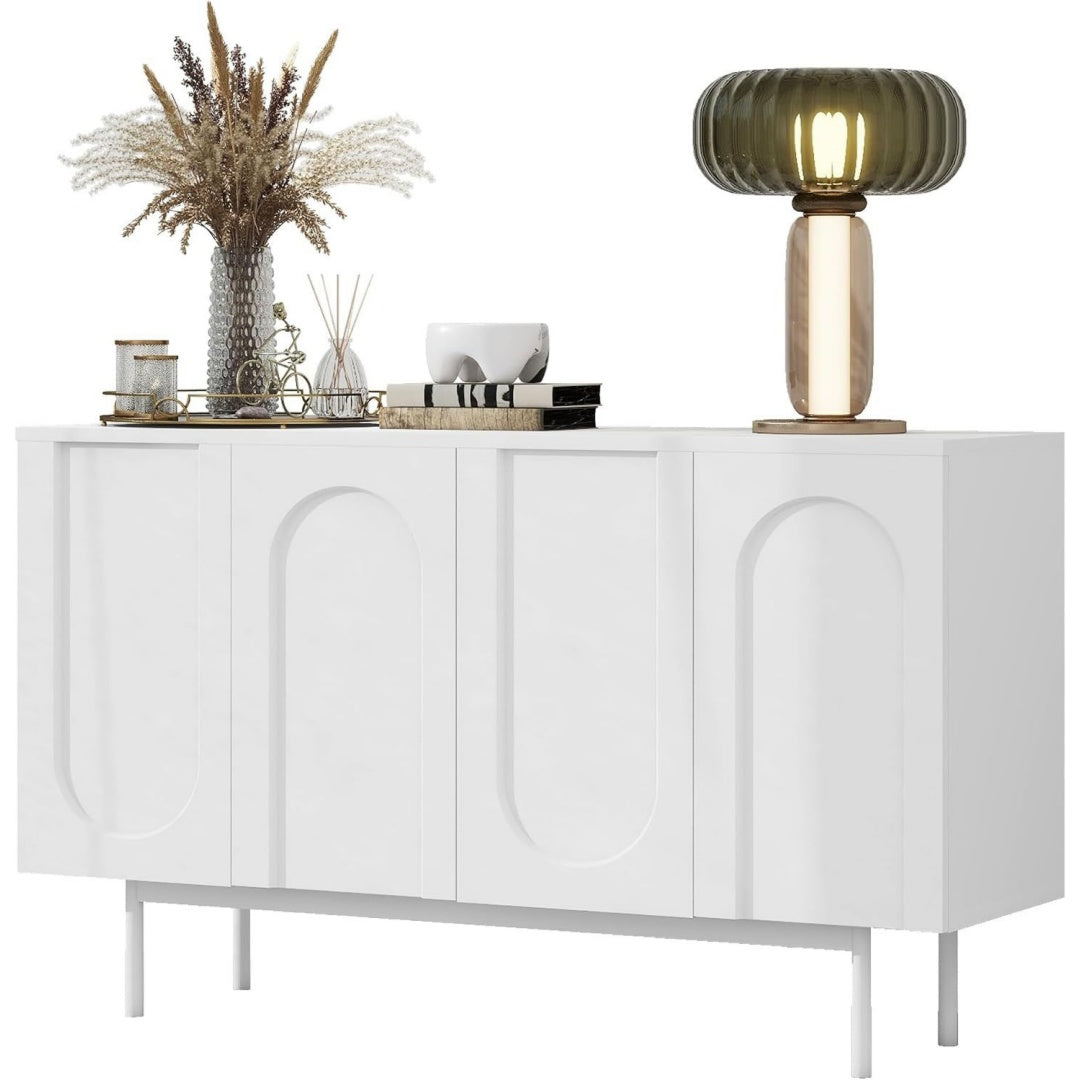 Das Sideboard vereint geschlossenen Stauraum mit matten Oberflaechen