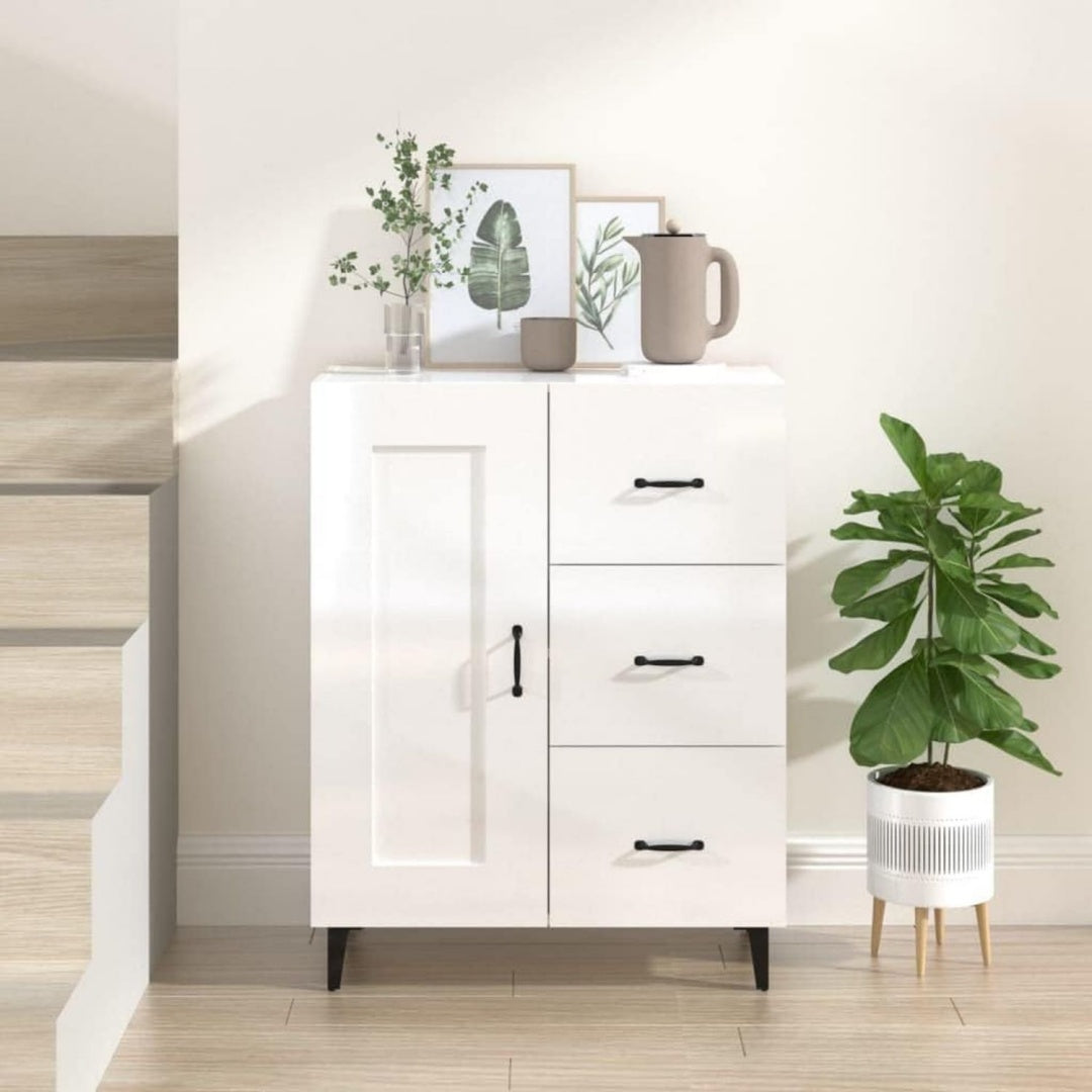 Wandschrank aus Holzwerkstoff mit glaenzenden Oberflaechen