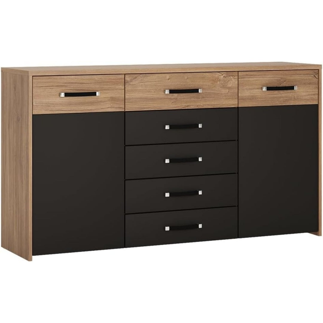 Sideboard mit matten Oberflaechen und verstellbaren Ablagen