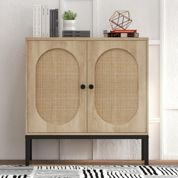 Sideboard mit einem Metallgestell und Flechtoptik