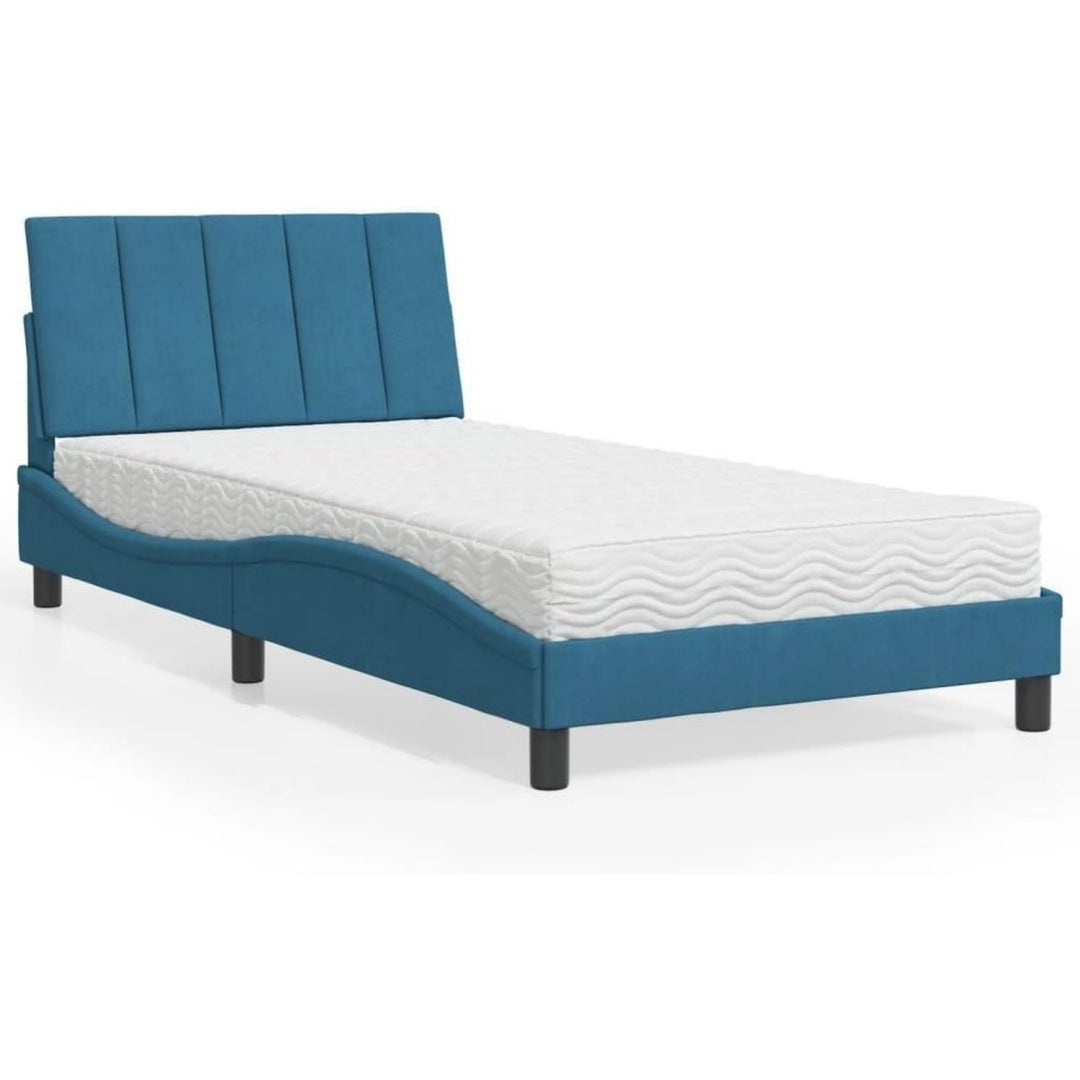 Das Bettgestell misst 100 x 200 cm in Blau