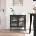 Die Gestaltung von dem Sideboard wird durch Metall und Glas gepraegt in Schwarz