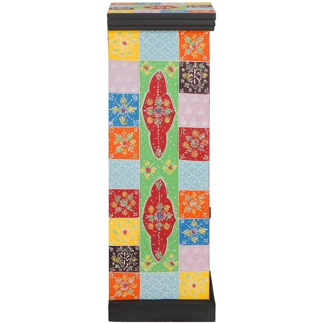 Das Sideboard misst 30 x 30 x 90 cm